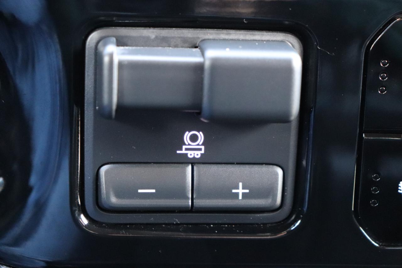 GMC Sierra 1500 4WD Crew Cab 147" SLT 2025
