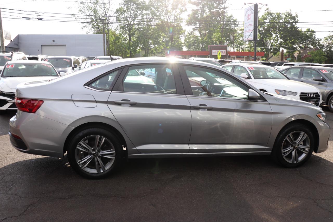 Volkswagen Jetta SE Auto 2024