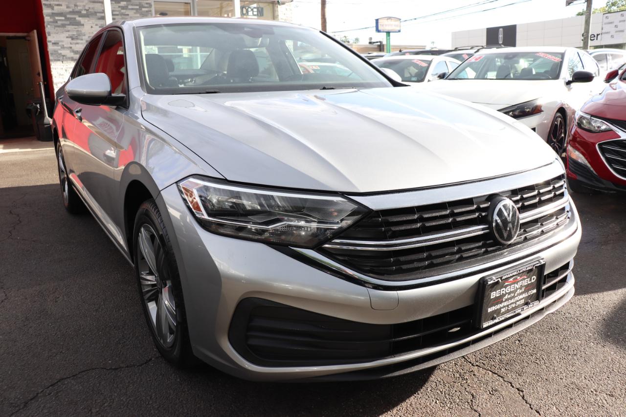 Volkswagen Jetta SE Auto 2024