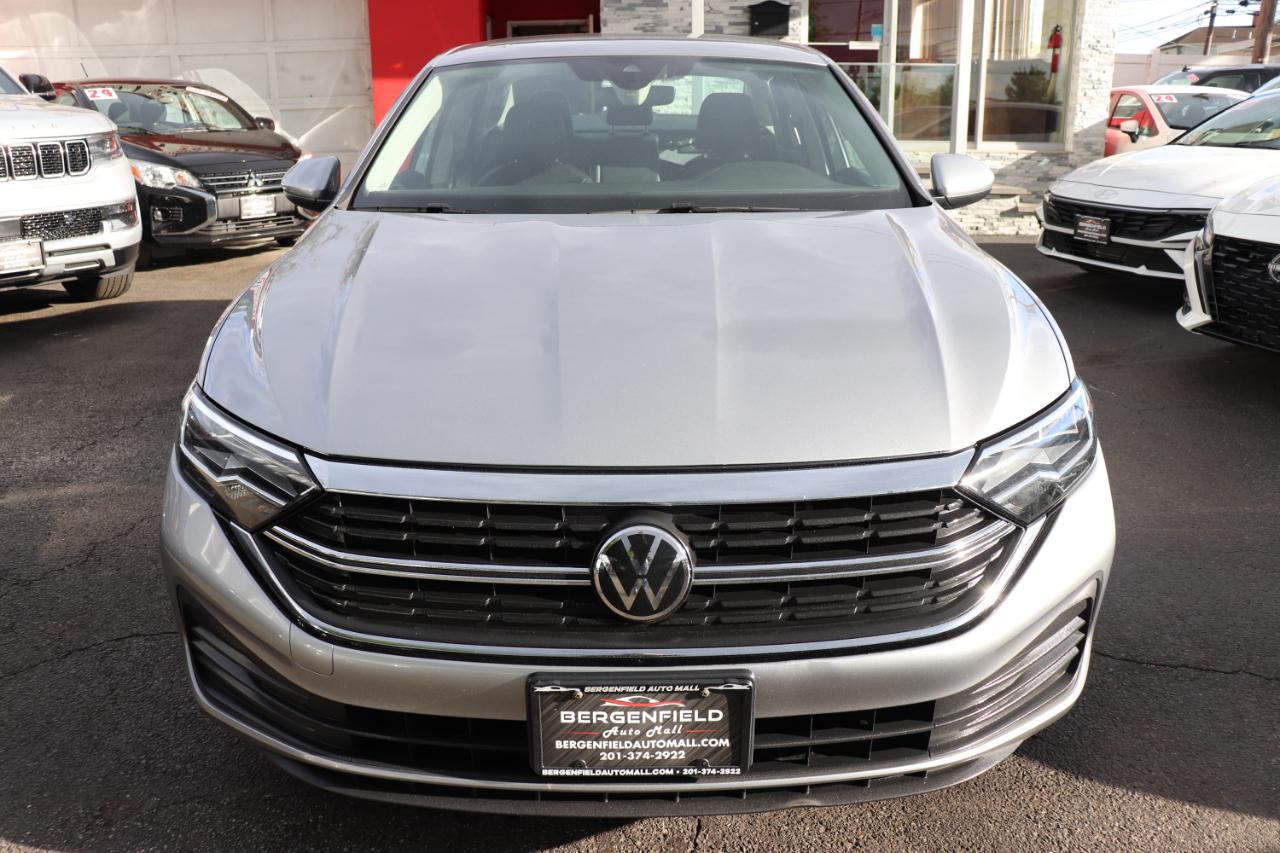 Volkswagen Jetta SE Auto 2024