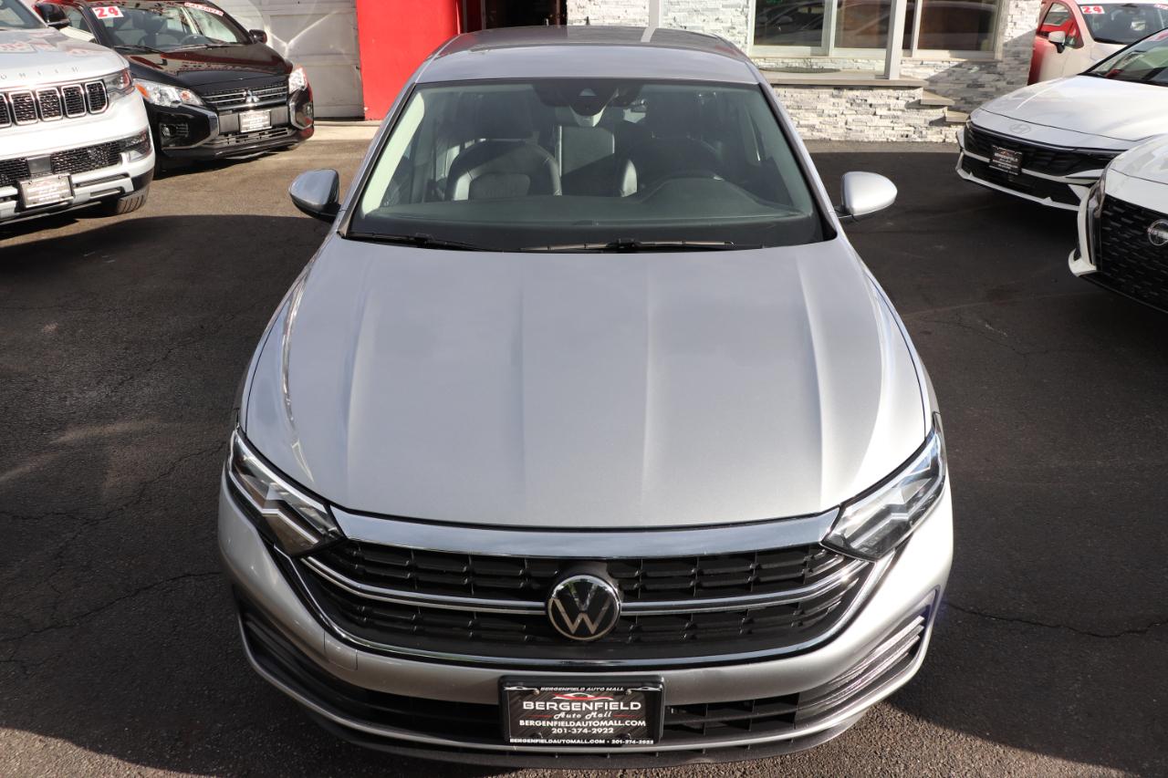 Volkswagen Jetta SE Auto 2024