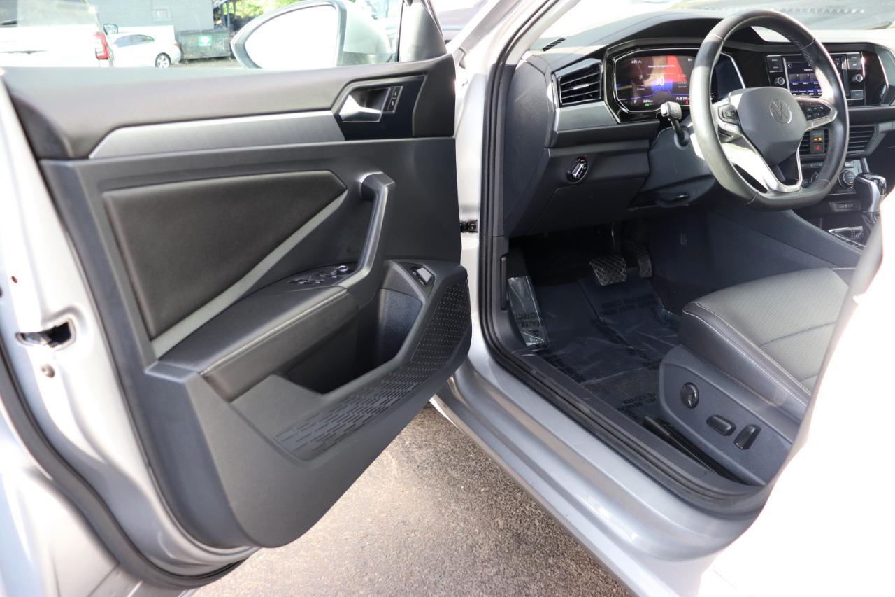 Volkswagen Jetta SE Auto 2024