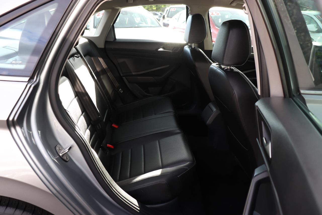 Volkswagen Jetta SE Auto 2024