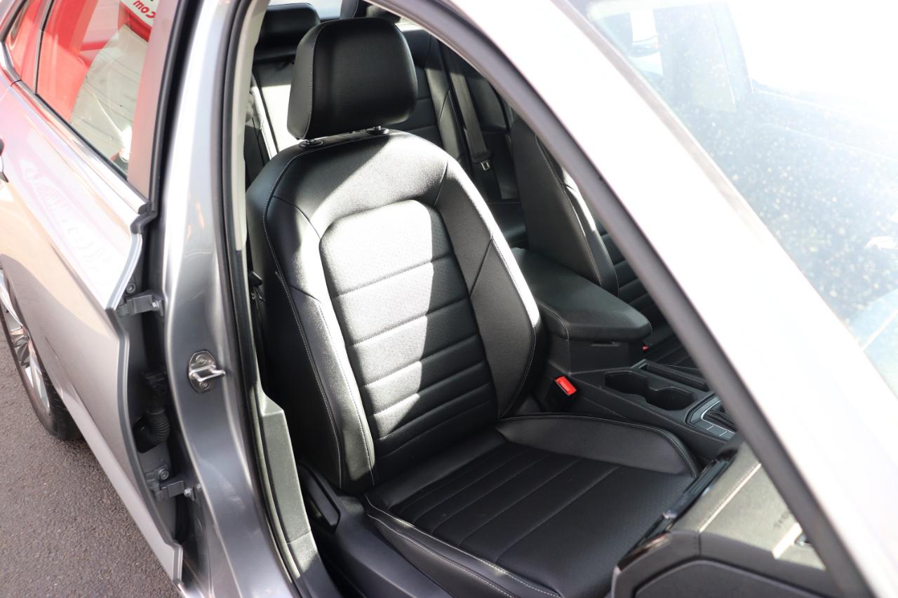 Volkswagen Jetta SE Auto 2024