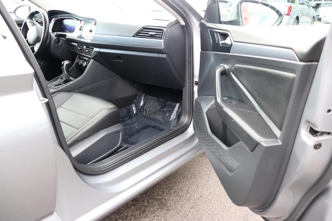 Volkswagen Jetta SE Auto 2024