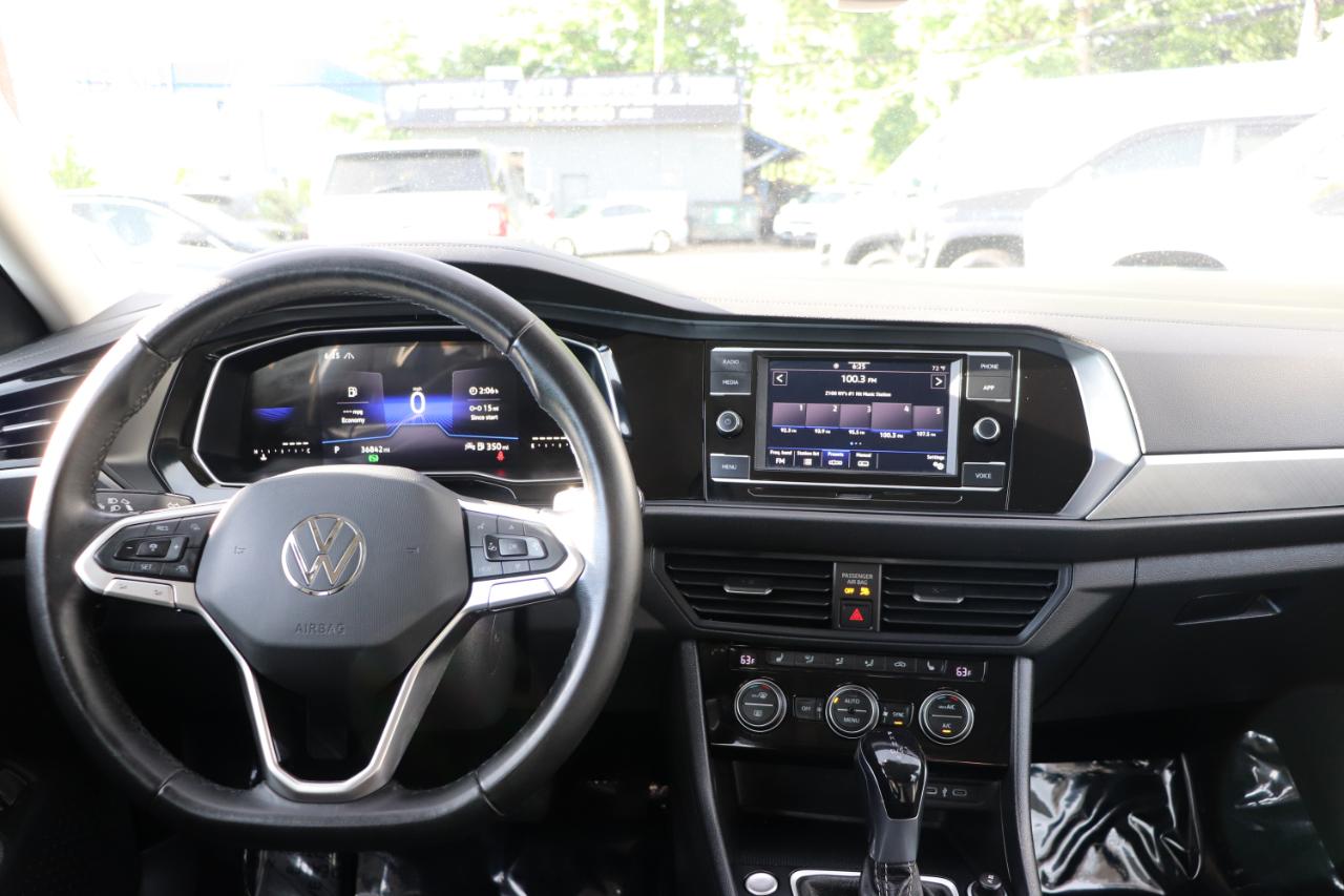Volkswagen Jetta SE Auto 2024