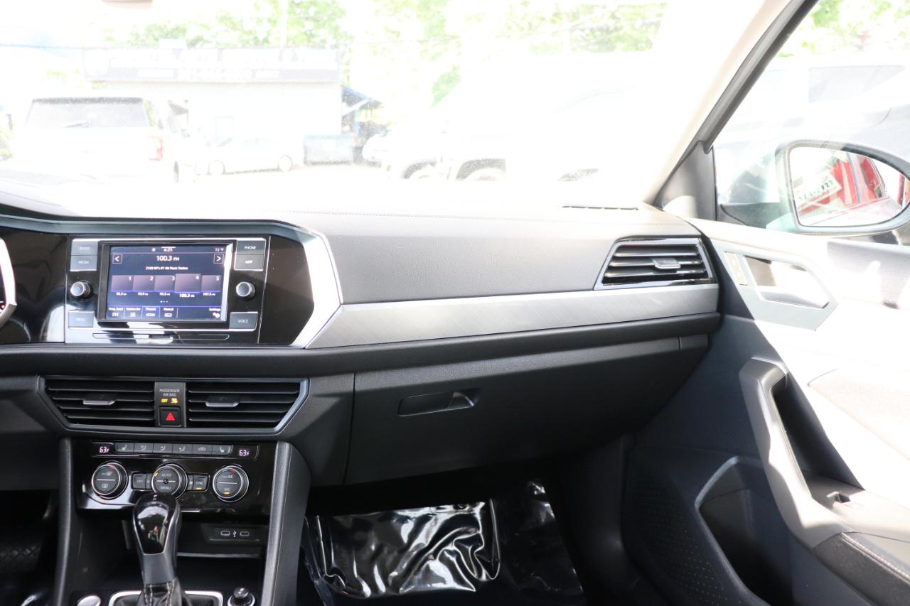Volkswagen Jetta SE Auto 2024