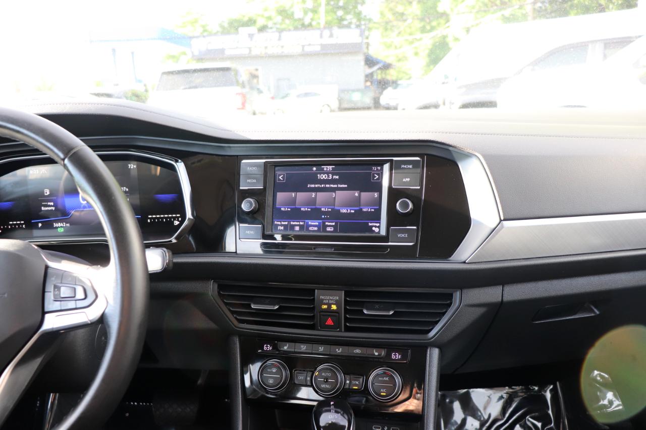 Volkswagen Jetta SE Auto 2024