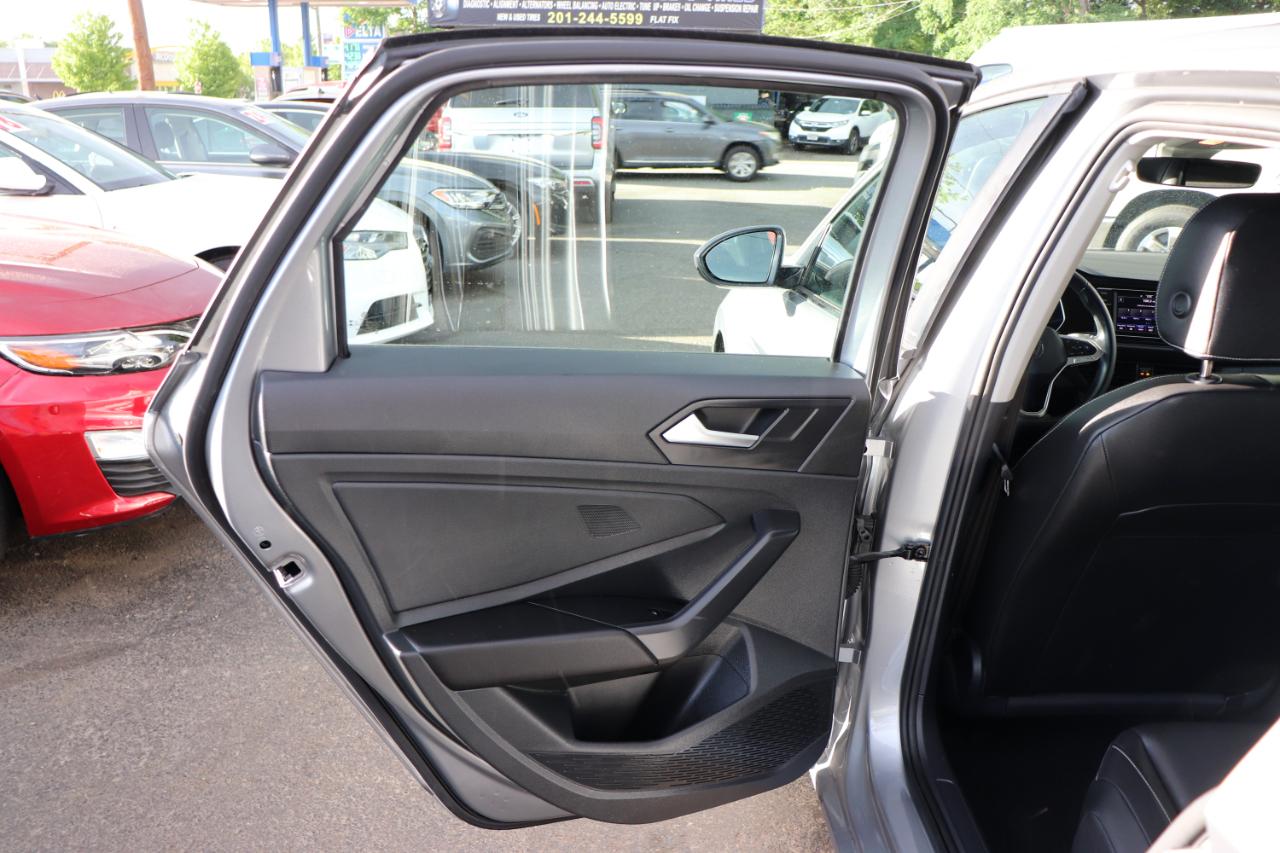 Volkswagen Jetta SE Auto 2024