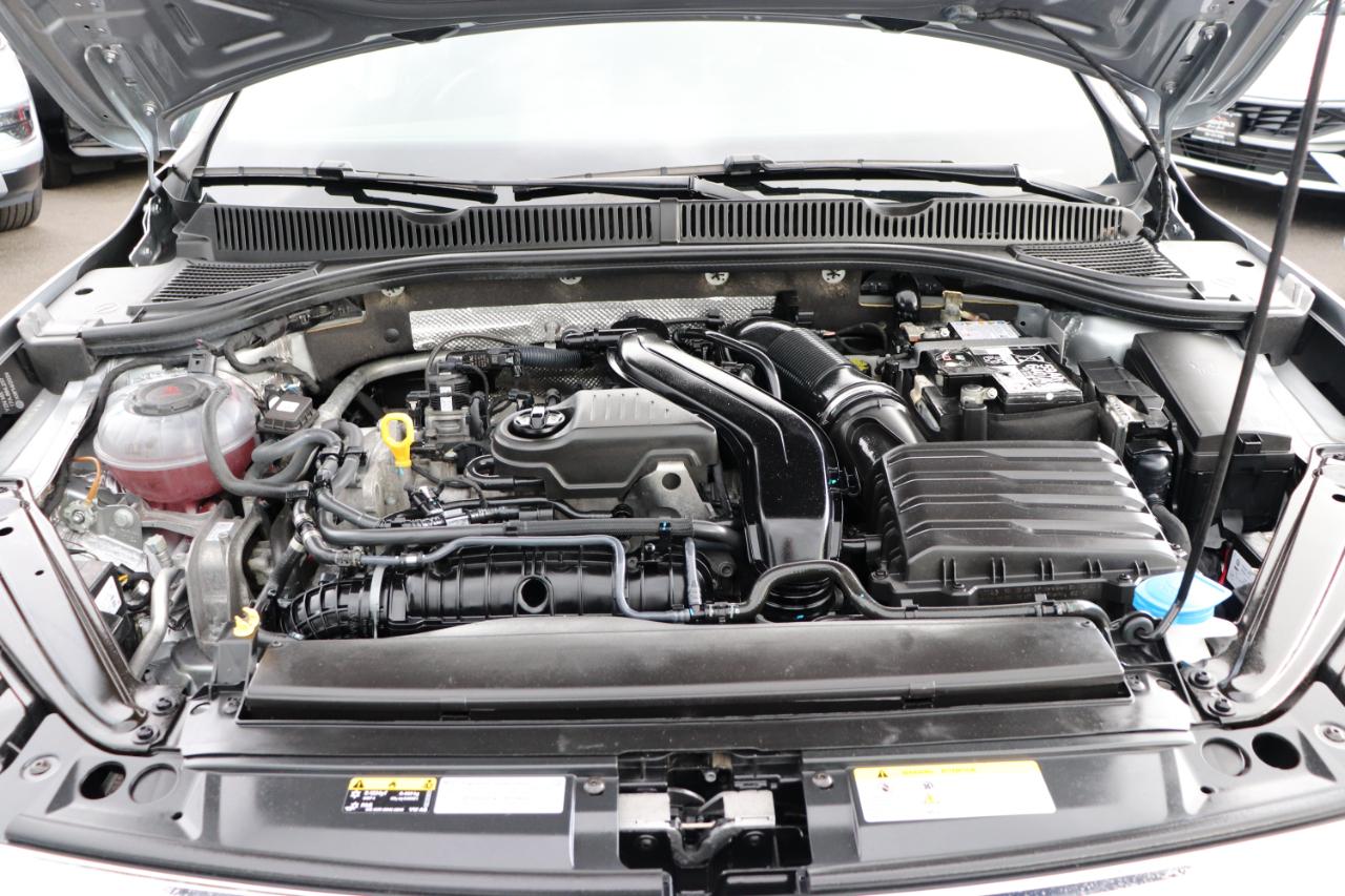 Volkswagen Jetta SE Auto 2024