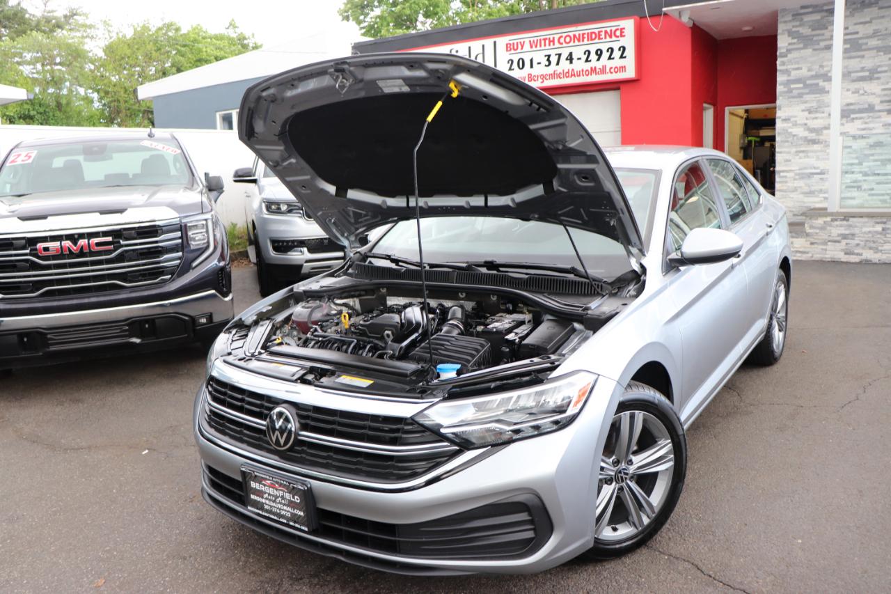 Volkswagen Jetta SE Auto 2024