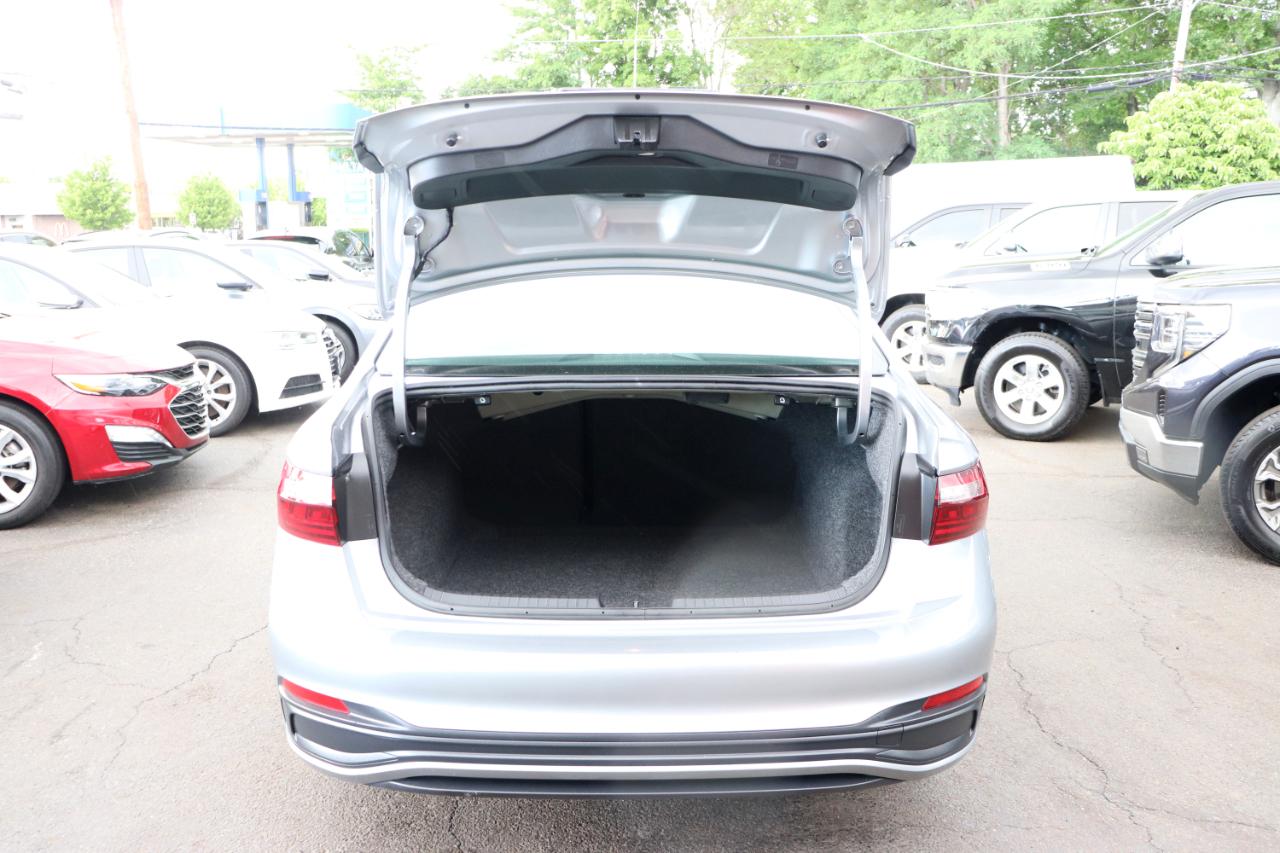 Volkswagen Jetta SE Auto 2024