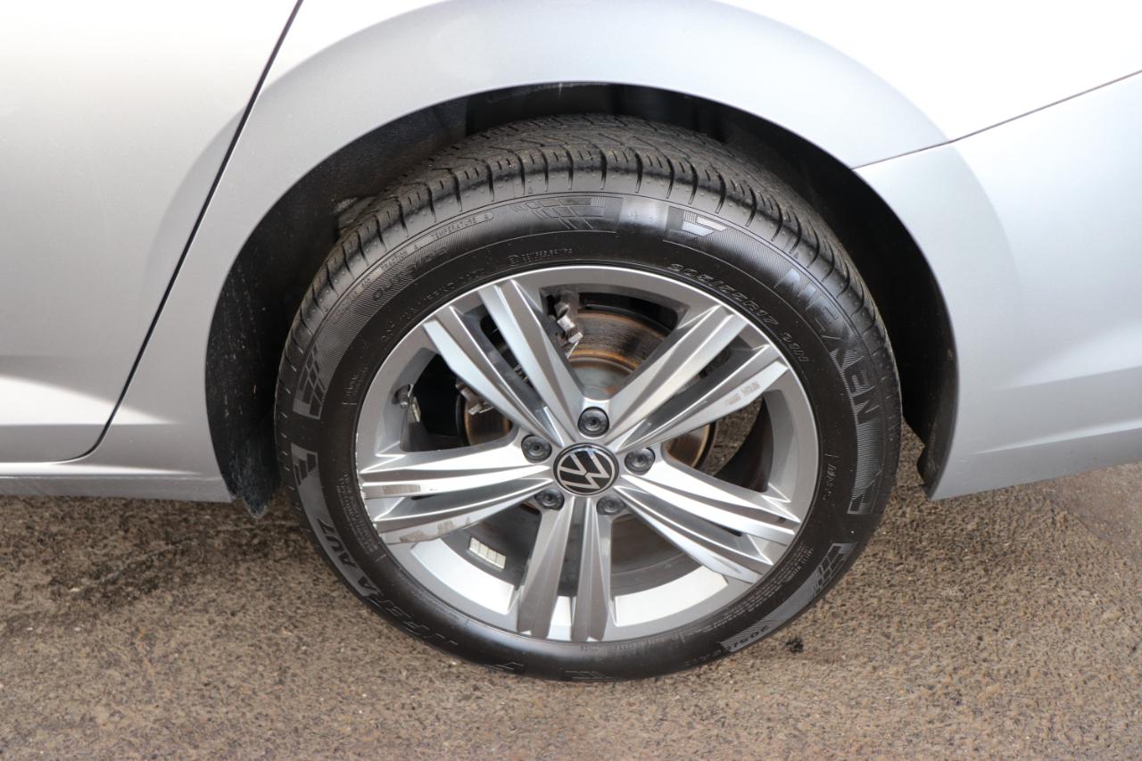 Volkswagen Jetta SE Auto 2024
