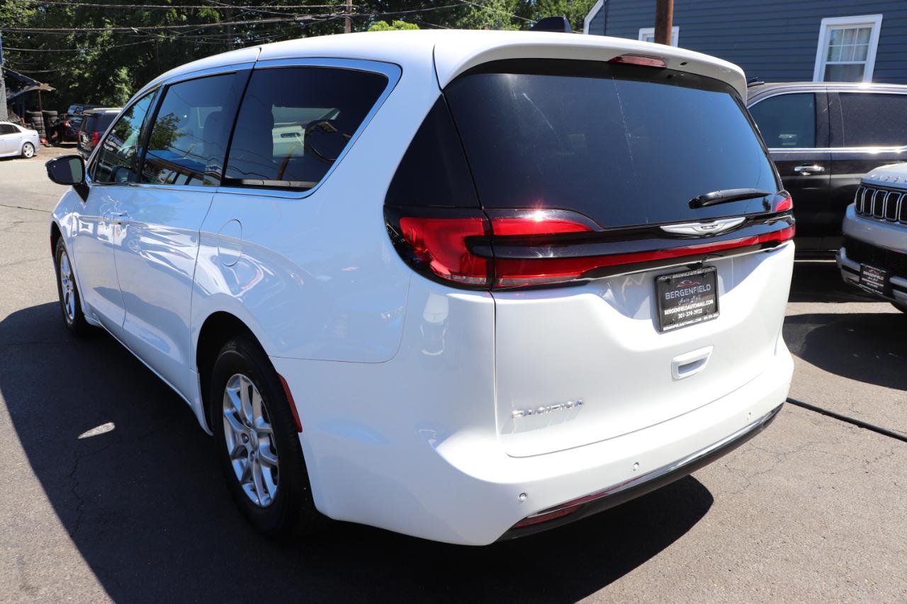 Chrysler Pacifica Select FWD 2026