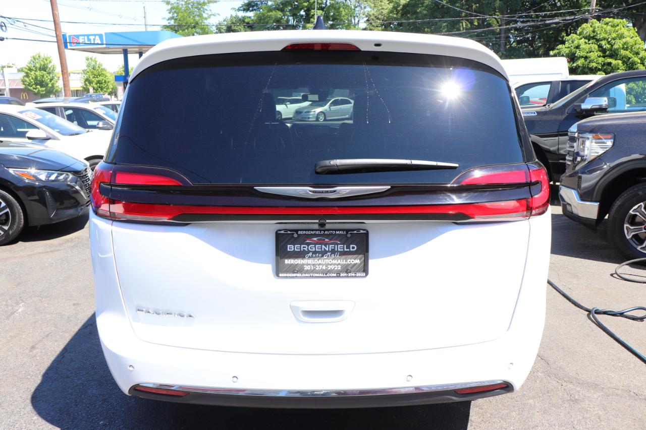Chrysler Pacifica Select FWD 2026