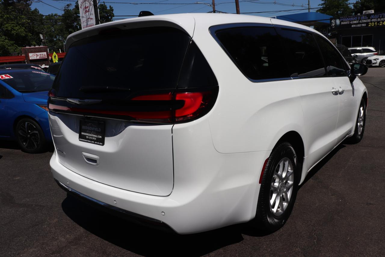 Chrysler Pacifica Select FWD 2026