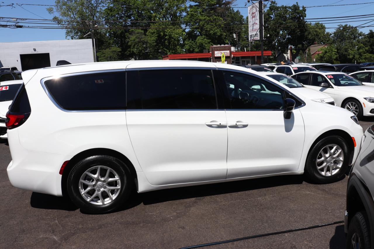 Chrysler Pacifica Select FWD 2026