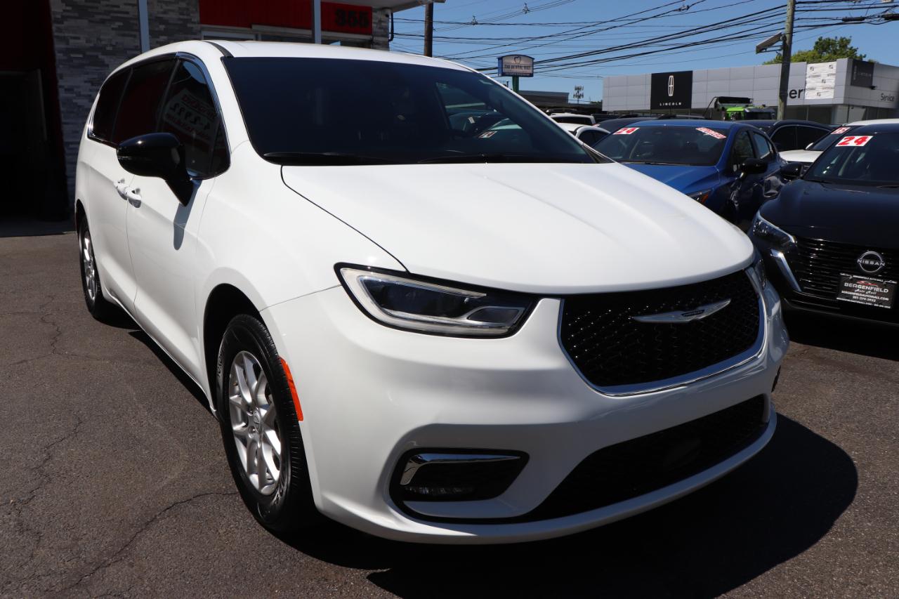 Chrysler Pacifica Select FWD 2026