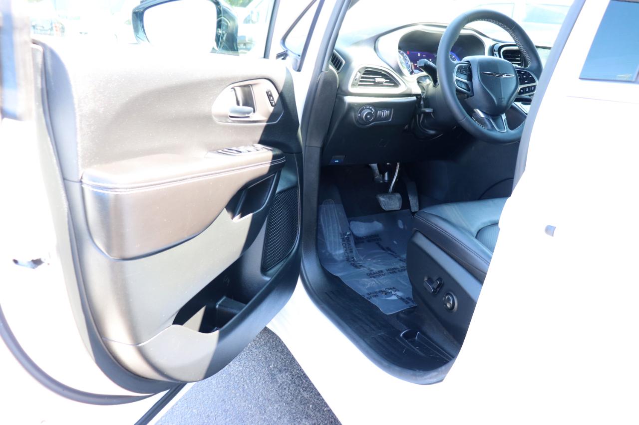 Chrysler Pacifica Select FWD 2026
