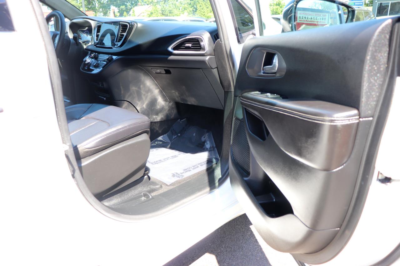 Chrysler Pacifica Select FWD 2026