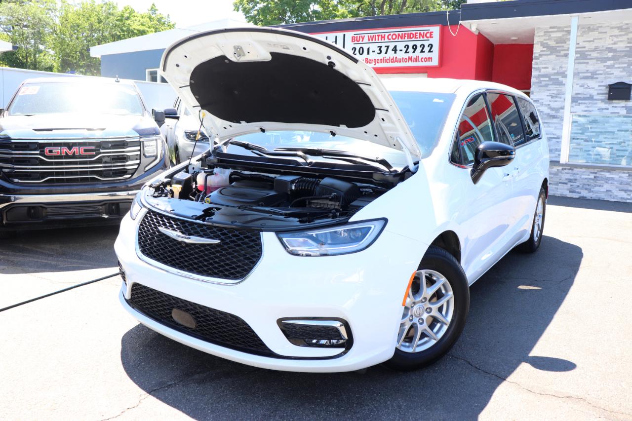 Chrysler Pacifica Select FWD 2026