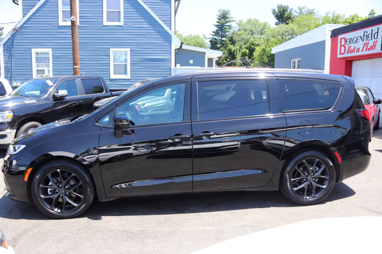 Chrysler Pacifica Limited FWD 2025