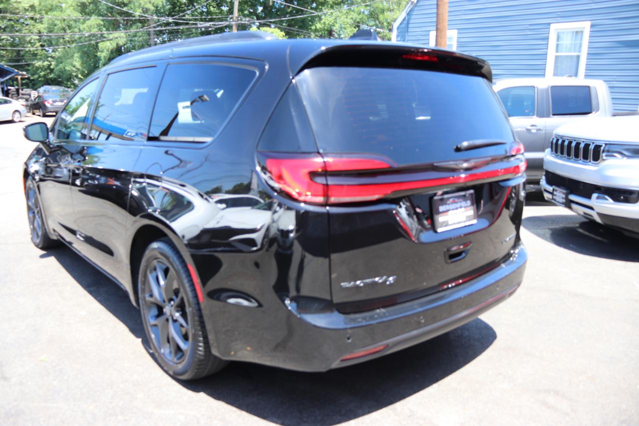 Chrysler Pacifica Limited FWD 2025