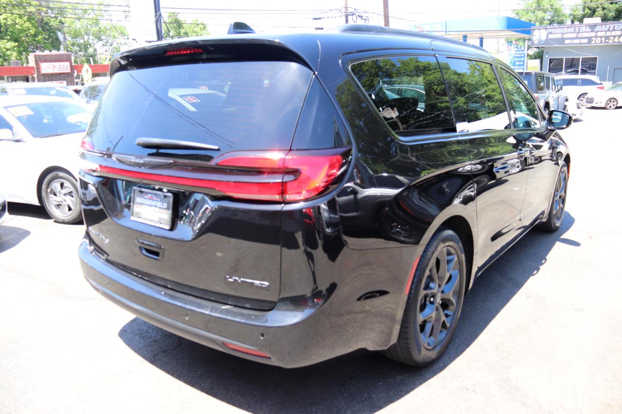 Chrysler Pacifica Limited FWD 2025
