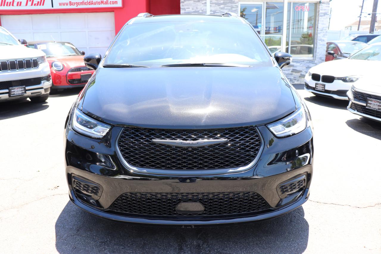 Chrysler Pacifica Limited FWD 2025