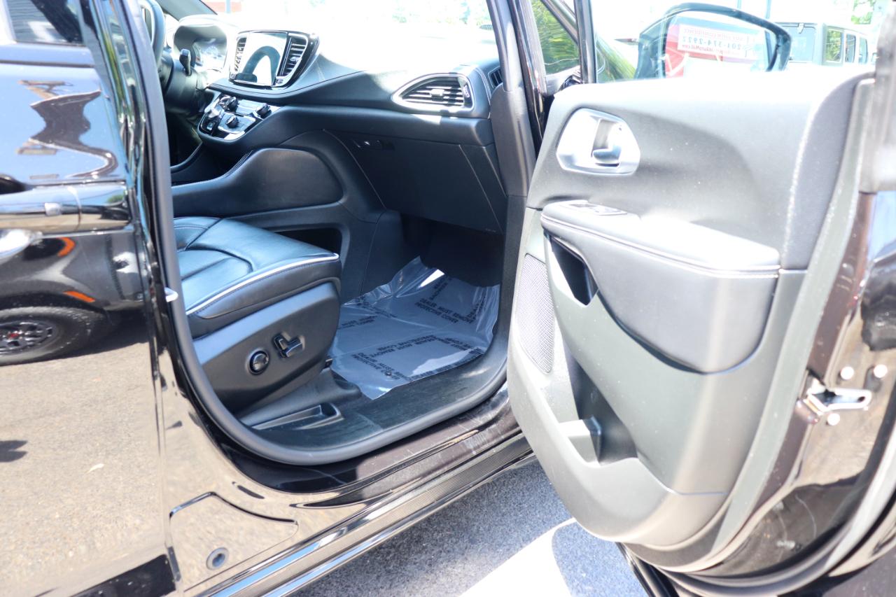 Chrysler Pacifica Limited FWD 2025