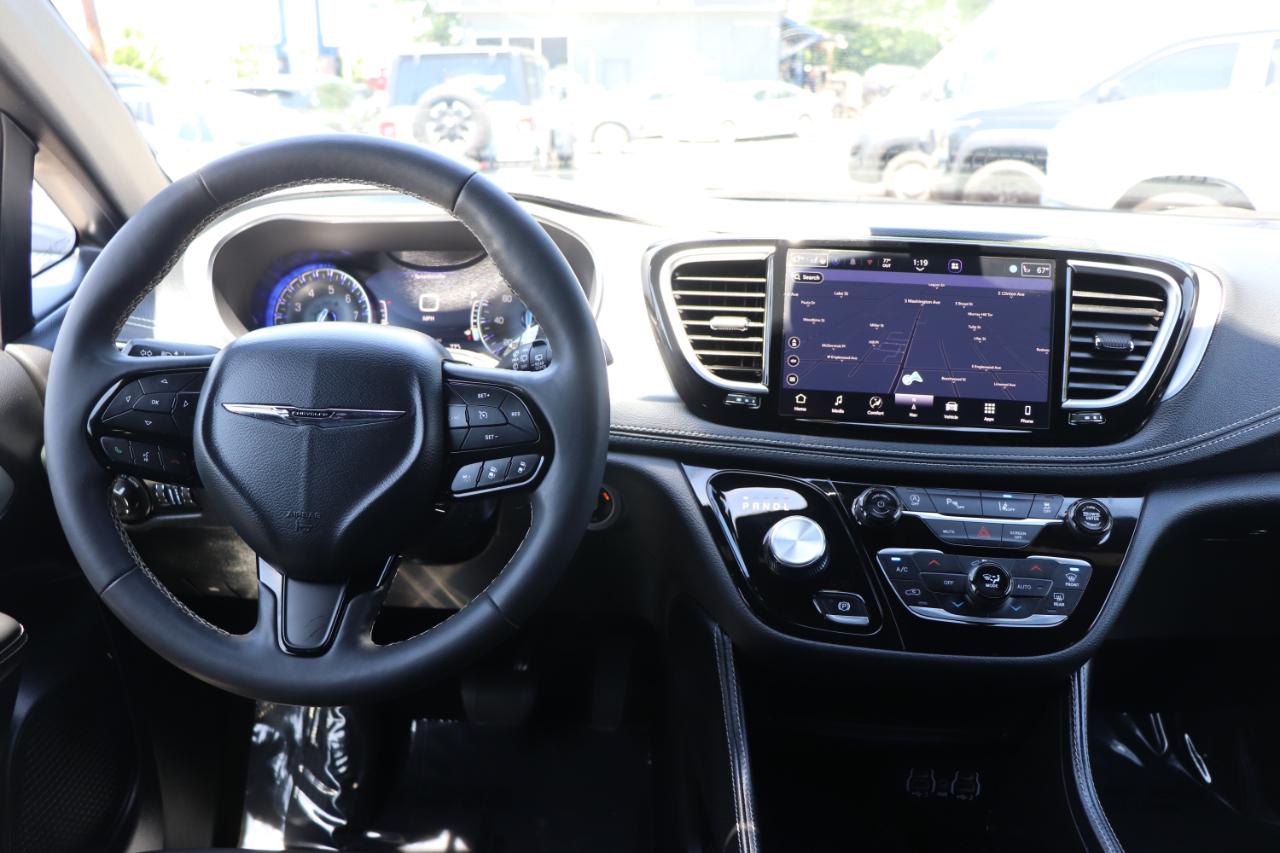 Chrysler Pacifica Limited FWD 2025