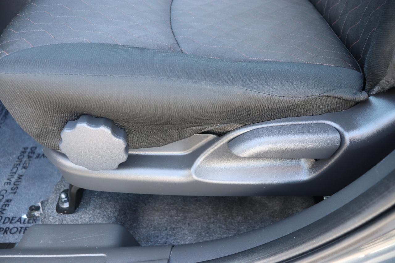 Mitsubishi Mirage ES CVT 2024