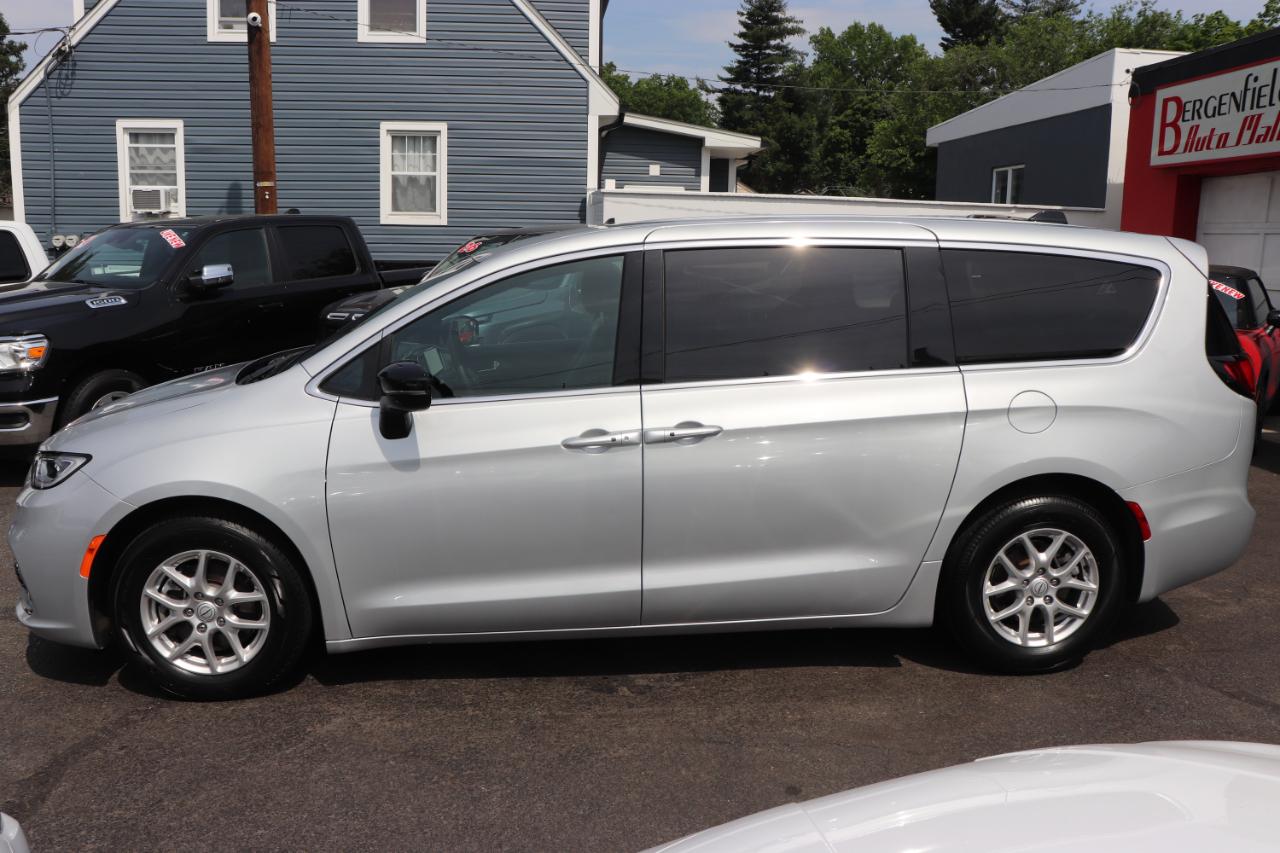 Chrysler Pacifica Select FWD 2026