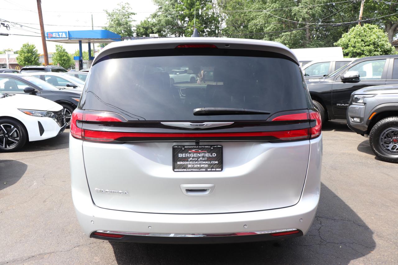 Chrysler Pacifica Select FWD 2026