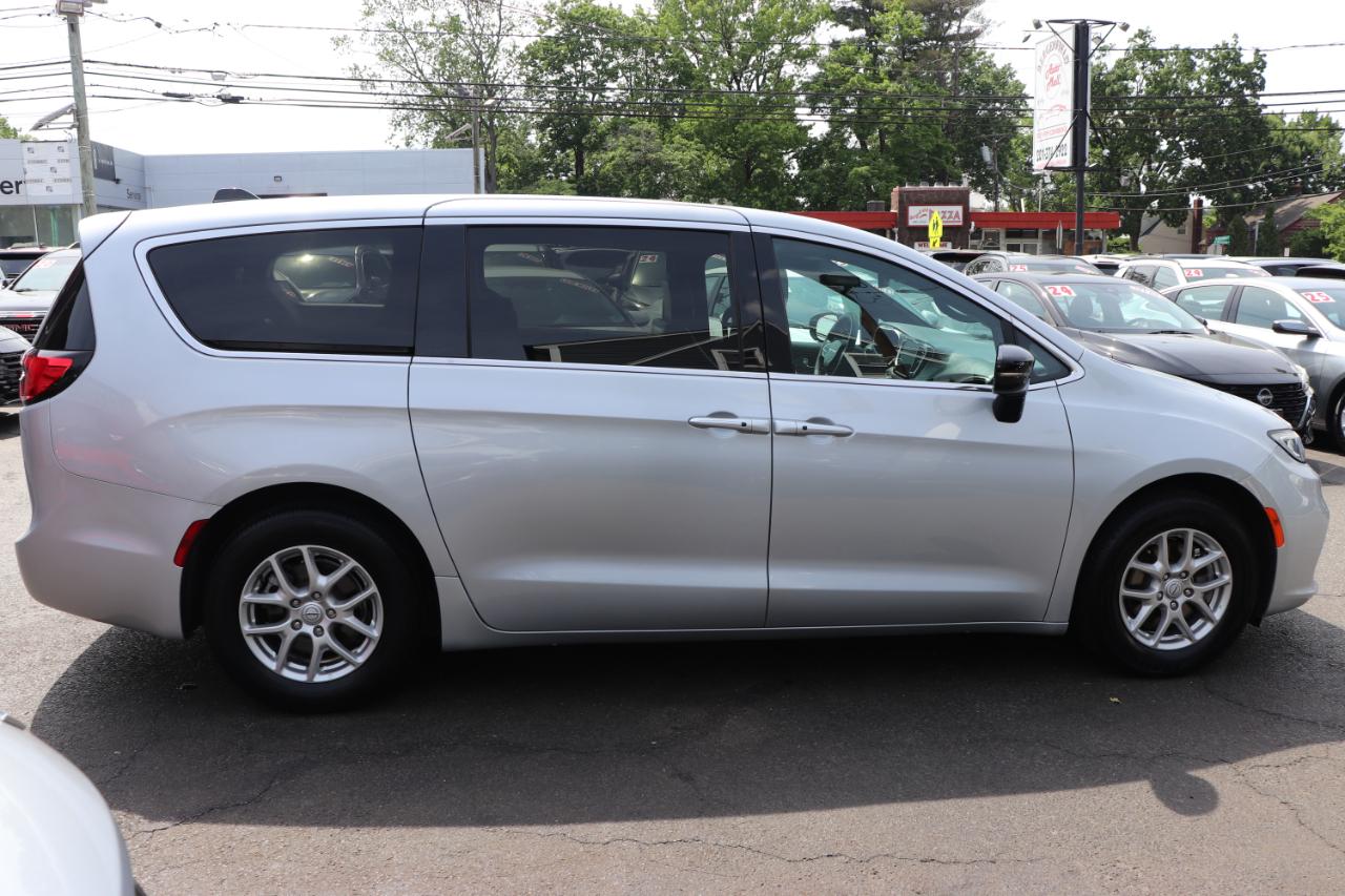 Chrysler Pacifica Select FWD 2026
