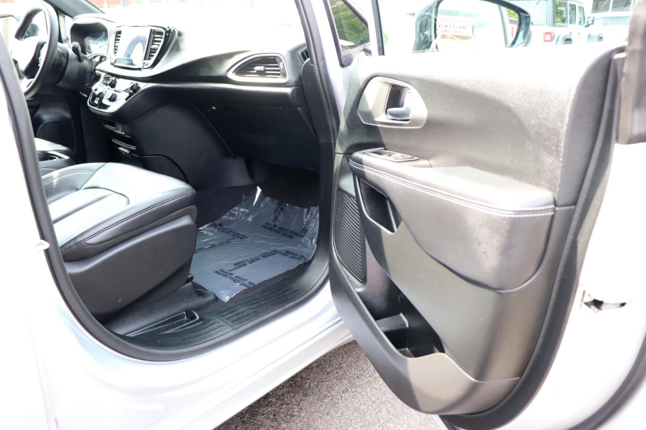 Chrysler Pacifica Select FWD 2026