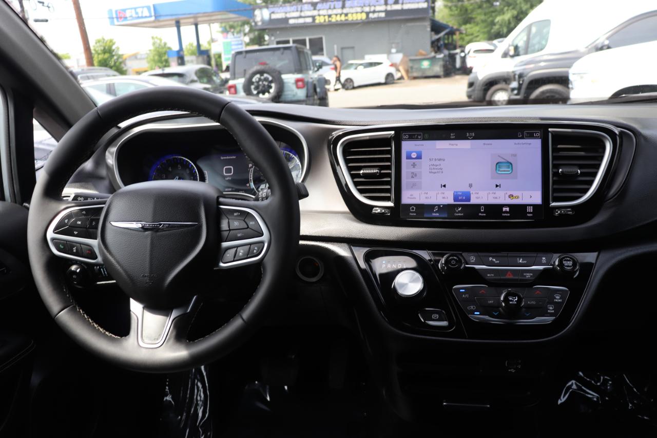 Chrysler Pacifica Select FWD 2026