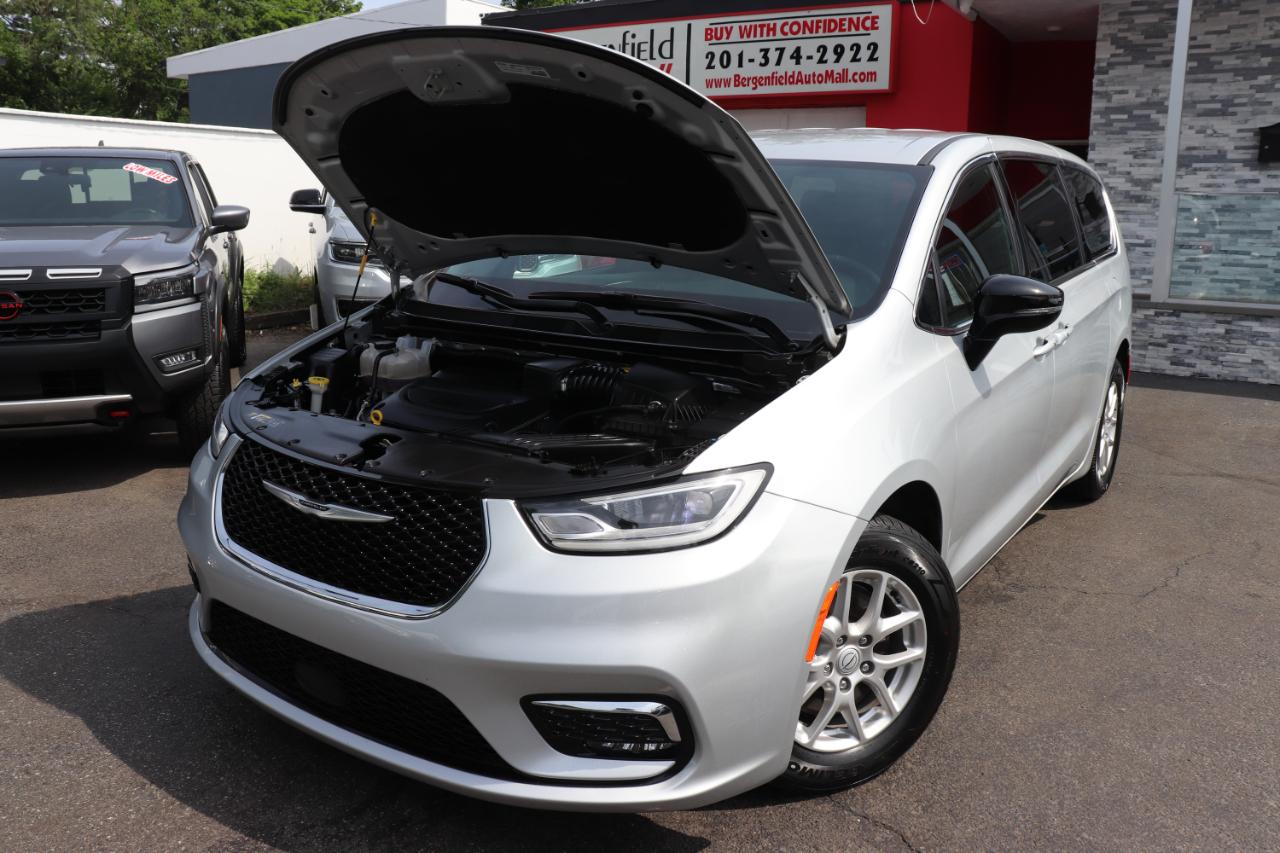 Chrysler Pacifica Select FWD 2026