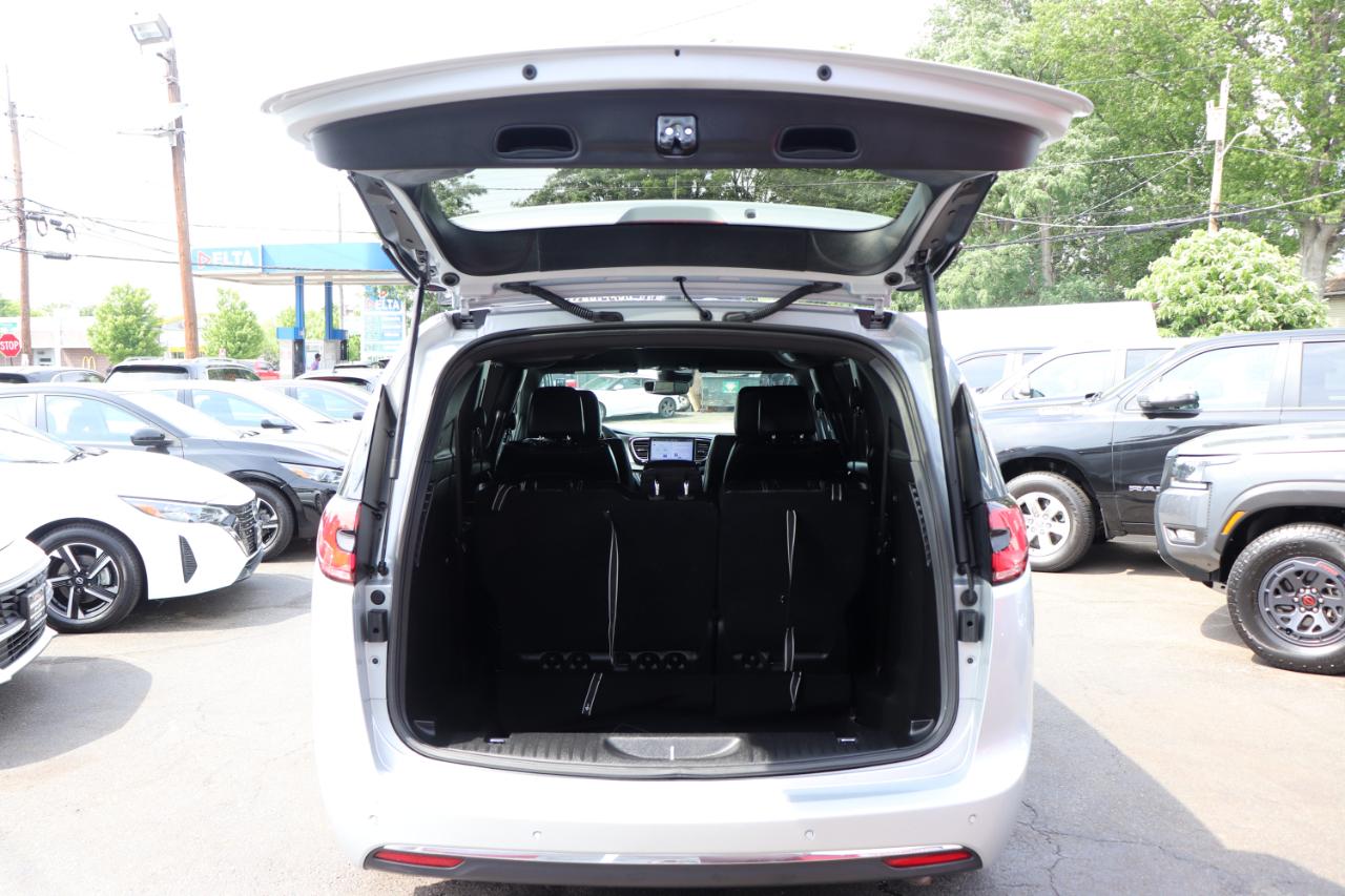 Chrysler Pacifica Select FWD 2026