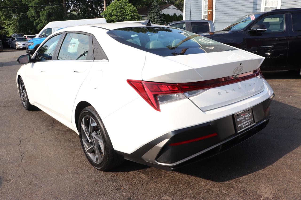 Hyundai Elantra Limited IVT 2025