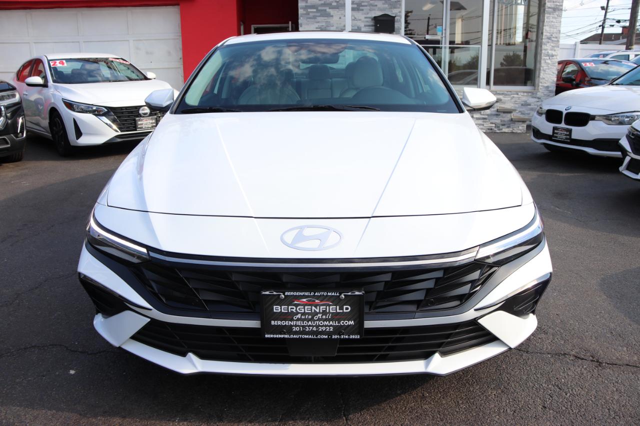 Hyundai Elantra Limited IVT 2025