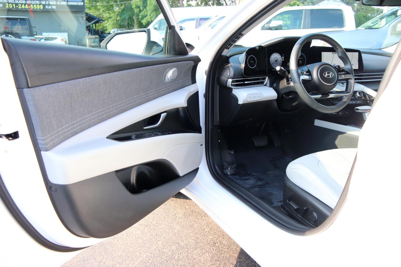 Hyundai Elantra Limited IVT 2025