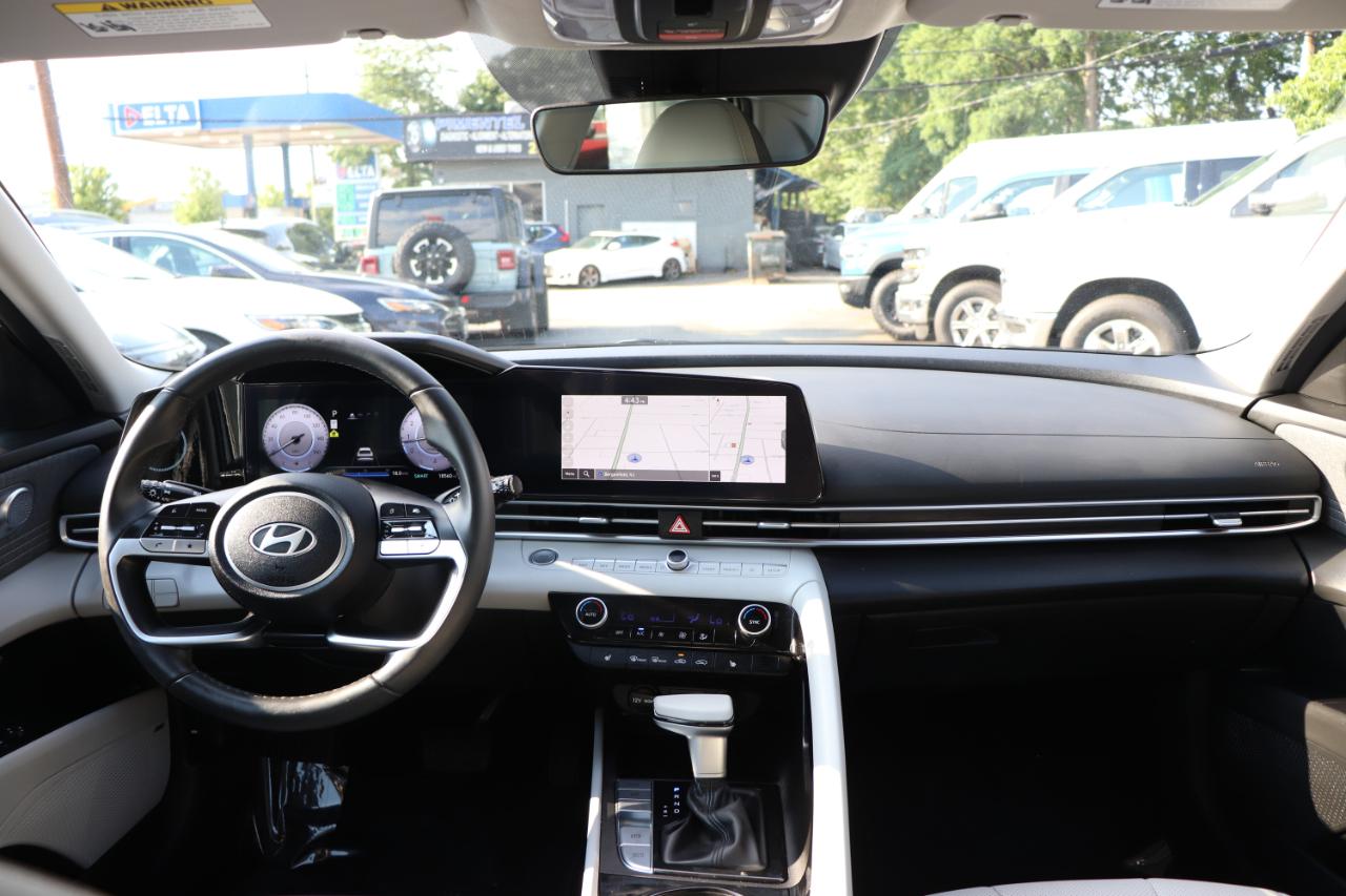 Hyundai Elantra Limited IVT 2025