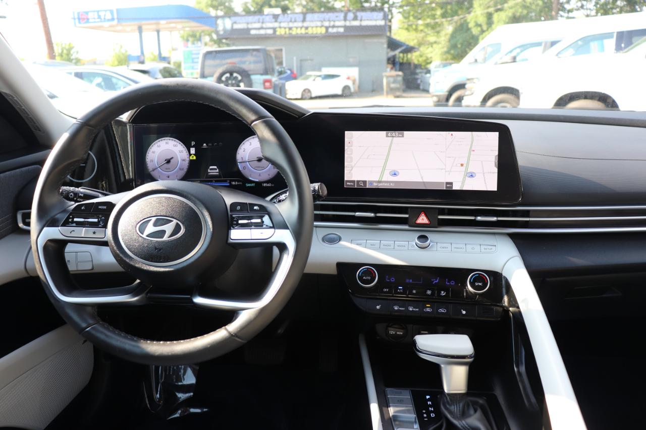 Hyundai Elantra Limited IVT 2025