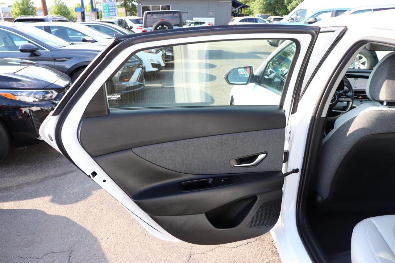 Hyundai Elantra Limited IVT 2025