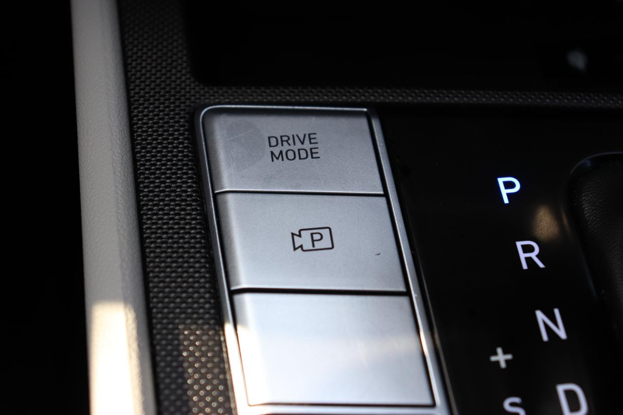 Hyundai Elantra Limited IVT 2025