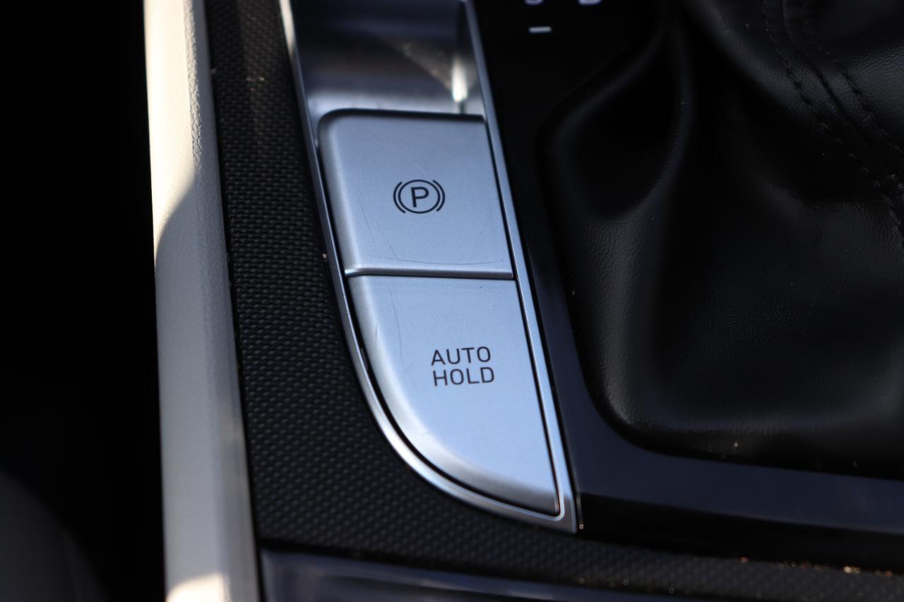 Hyundai Elantra Limited IVT 2025
