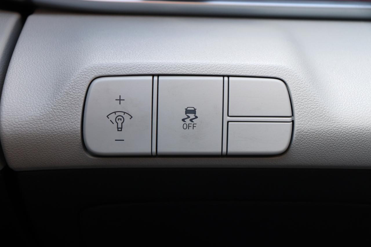 Hyundai Elantra Limited IVT 2025