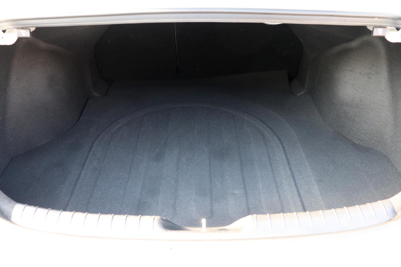 Hyundai Elantra Limited IVT 2025