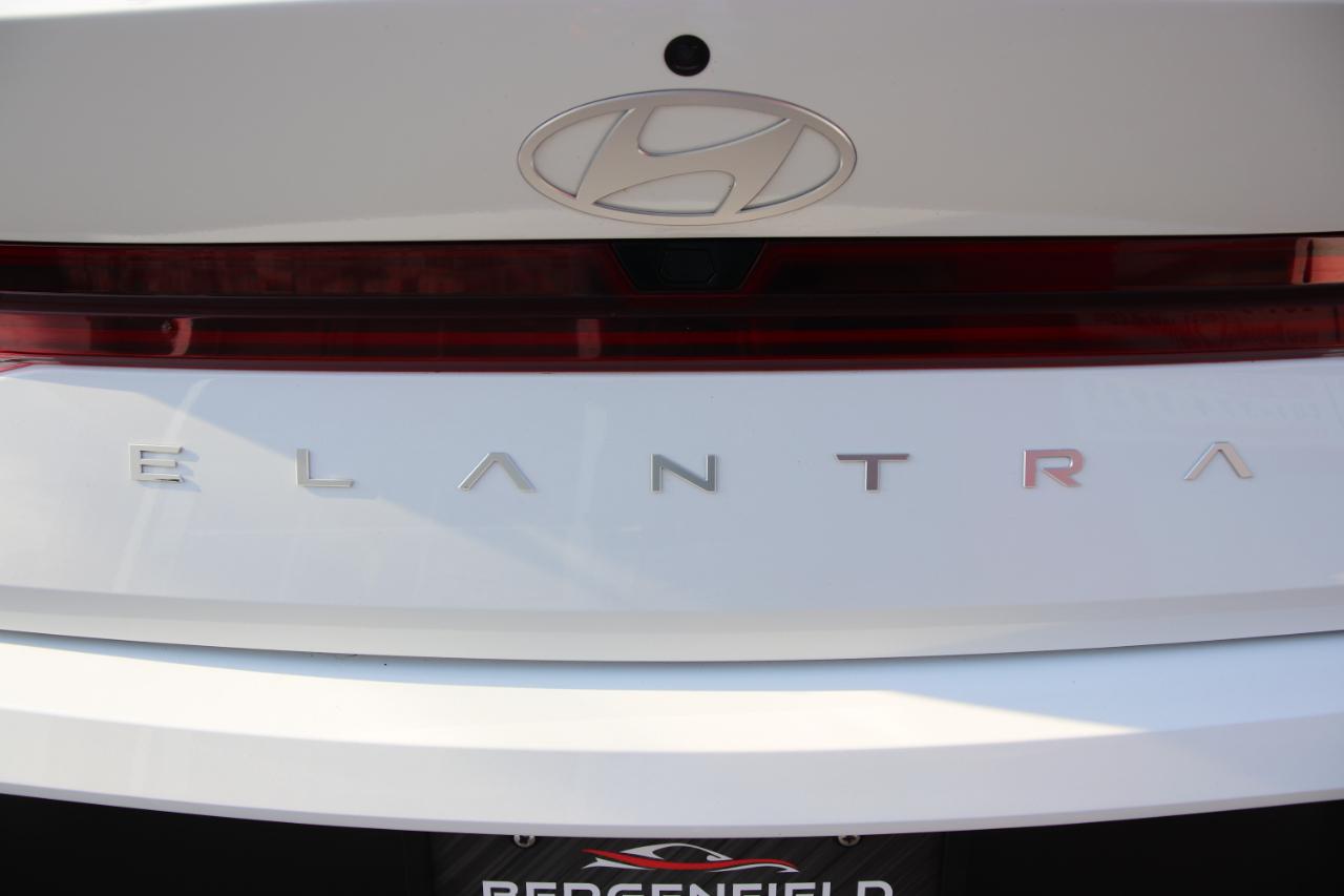 Hyundai Elantra Limited IVT 2025